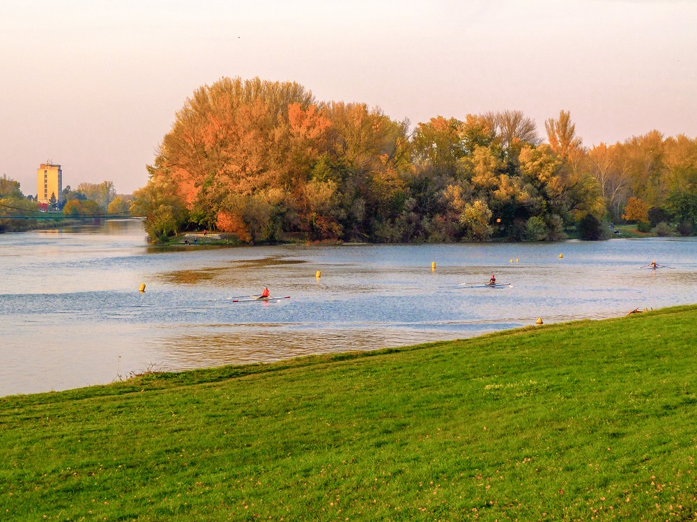 cestovanie splav rieka vah