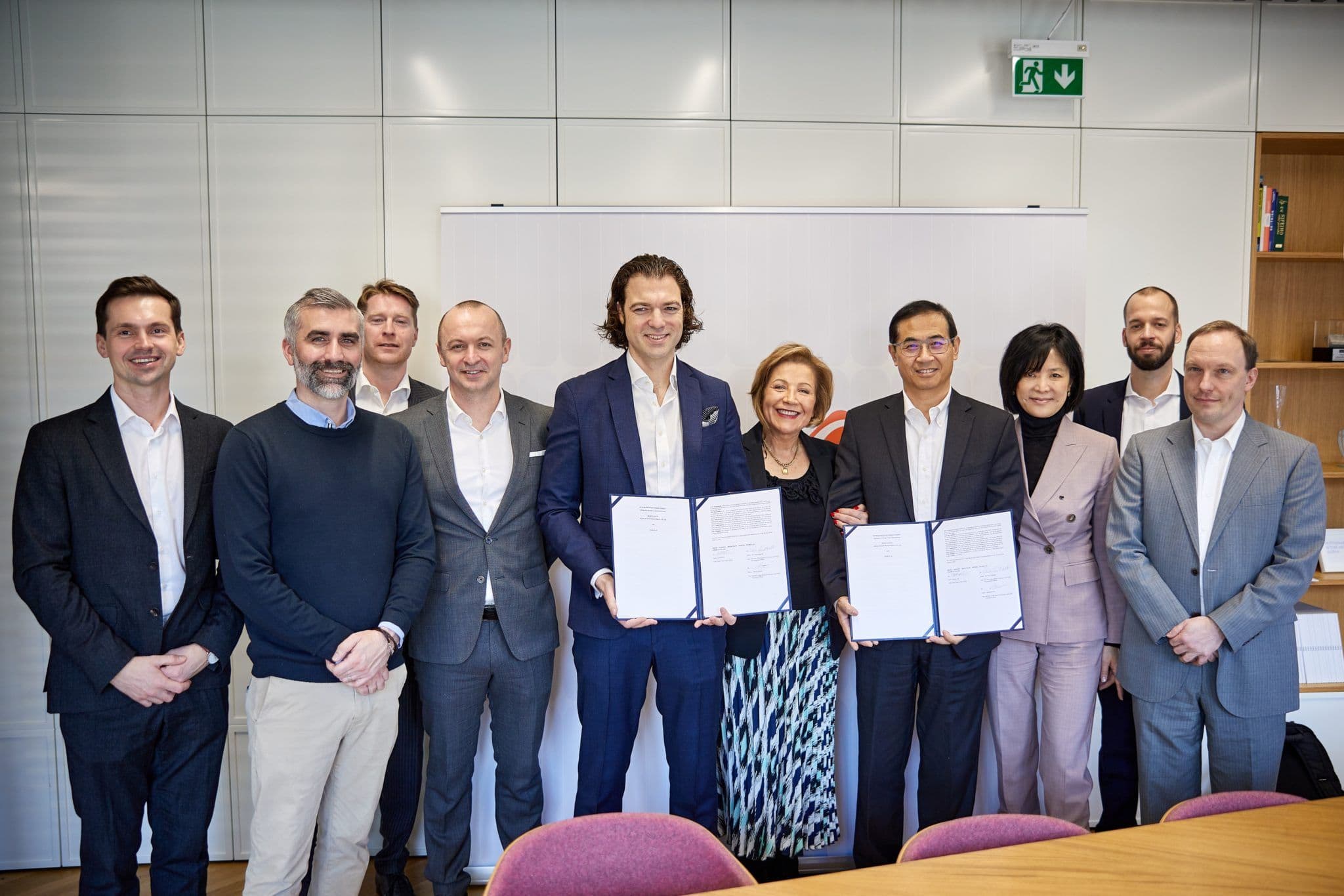 Memorandum o porozumení s cieľom preskúmať možnosti spoločného podniku na výrobu a vývoj batérií.