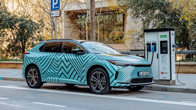 auto Toyota elektromobil